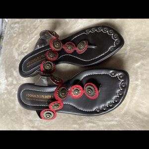 Excellent condition Donald J Pliner sandals.